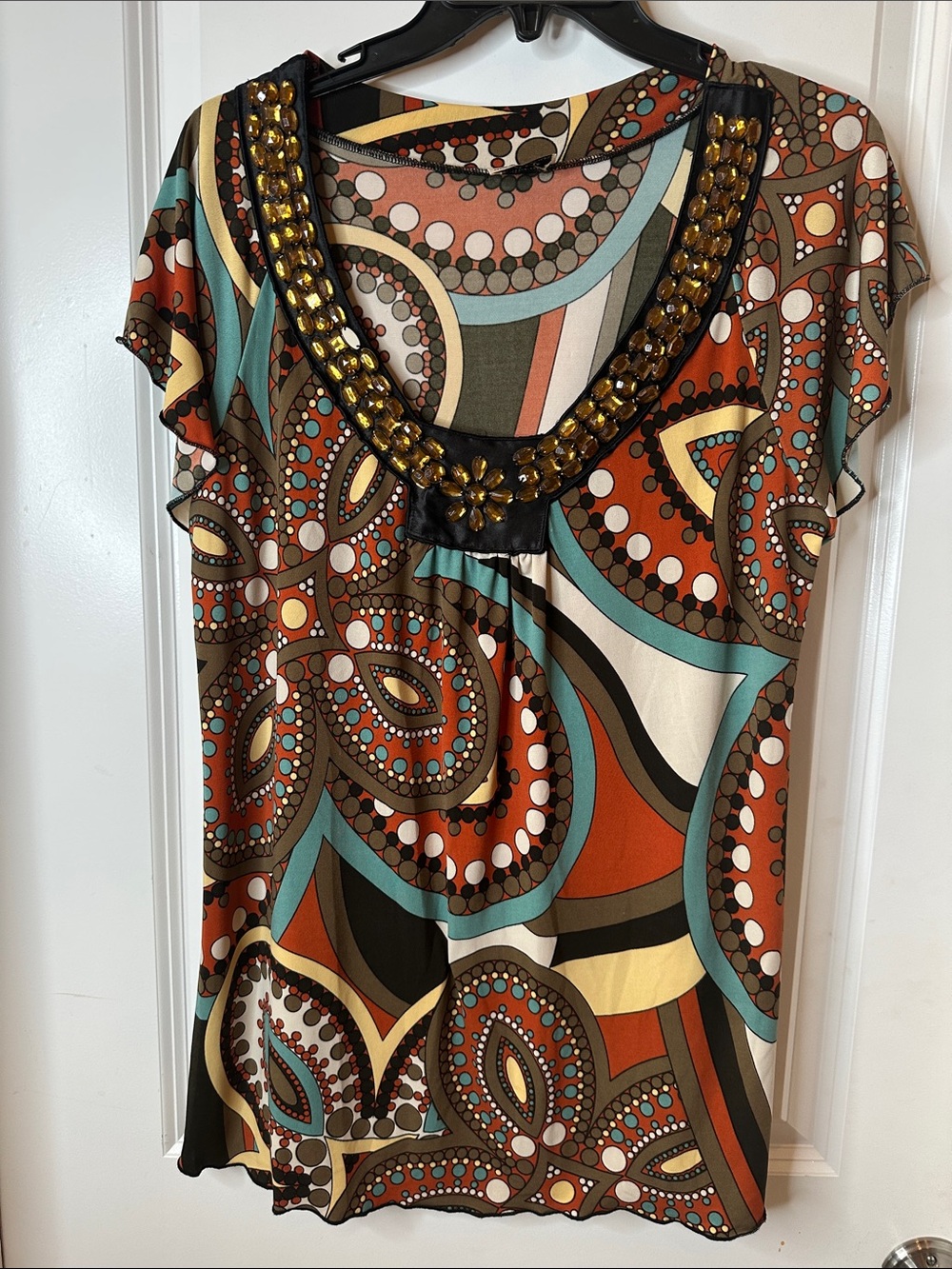 Beaded Scoop-Neck Tunic Top in Multi-Color Abstract Print